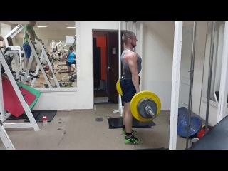 18 yo natural bodubuilder full back training two week everyday from golds gym